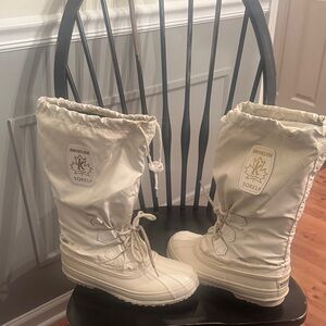 Sorel women’s  Snowlion Boots - Light Beige